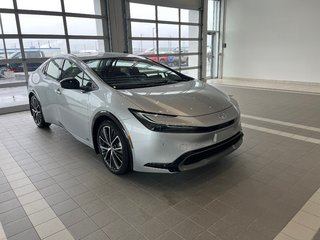 Toyota Prius XLE AWD 2023 à Amos, Québec - 2 - w320h240px