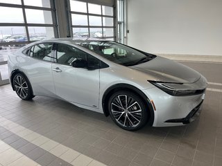 Toyota Prius XLE AWD 2023 à Amos, Québec - 3 - w320h240px