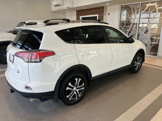 Toyota RAV4 LE 2017 à Amos, Québec - 3 - w320h240px