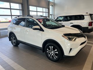 Toyota RAV4 LE 2017 à Amos, Québec - 2 - w320h240px