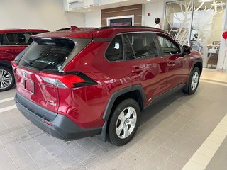 Toyota RAV4 Hybrid LE 2020 à Amos, Québec - 6 - w320h240px