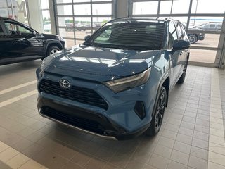 Toyota RAV4 Hybrid SE 2022 à Amos, Québec - 4 - w320h240px