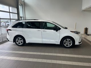 Toyota Sienna XSE HYBRIDE AWD 2021 à Amos, Québec - 2 - w320h240px