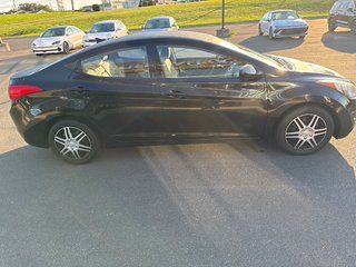 2013  Elantra GL in Bathurst, New Brunswick - 4 - w320h240px