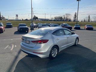Hyundai Elantra LE 2017 à Bathurst, Nouveau-Brunswick - 6 - w320h240px