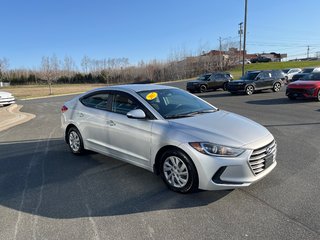 Hyundai Elantra LE 2017 à Bathurst, Nouveau-Brunswick - 4 - w320h240px