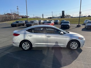 Hyundai Elantra LE 2017 à Bathurst, Nouveau-Brunswick - 5 - w320h240px