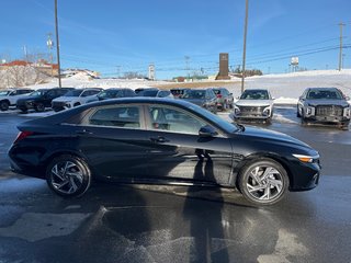 2025 Hyundai Elantra Luxury IVT w/Two-Tone Interior in Bathurst, New Brunswick - 5 - w320h240px