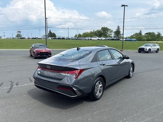 Hyundai Elantra Essential IVT 2025 à Bathurst, Nouveau-Brunswick - 6 - w320h240px