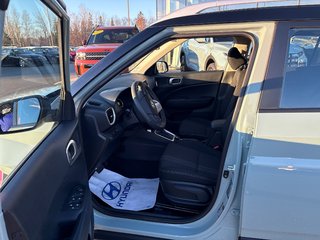 2026 Hyundai Venue Preferred IVT w/Two-Tone in Bathurst, New Brunswick - 2 - w320h240px