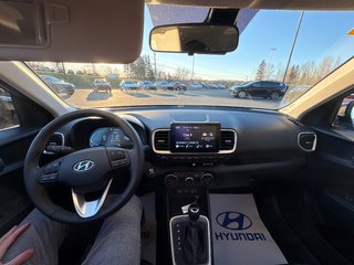 2026 Hyundai Venue Preferred IVT w/Two-Tone in Bathurst, New Brunswick - 4 - w320h240px