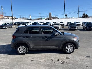 Hyundai Venue Essential IVT 2026 à Bathurst, Nouveau-Brunswick - 4 - w320h240px