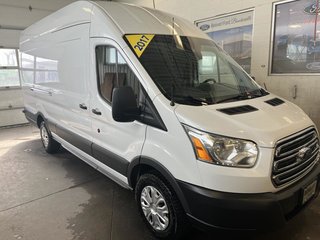 2017 Ford Cargo T-250 EL toit surélevé 148 po PNBV de 9 in Boucherville, Quebec - 2 - w320h240px