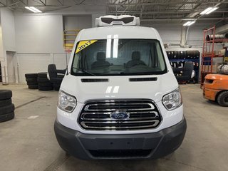 2017 Ford Cargo T-250 toit moyen 148 po PNBV de 9 000 lb porte cou in Boucherville, Quebec - 4 - w320h240px