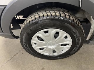 2017 Ford Cargo T-250 toit moyen 148 po PNBV de 9 000 lb porte cou in Boucherville, Quebec - 6 - w320h240px