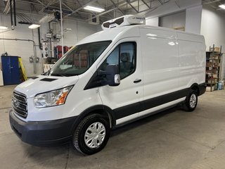 2017 Ford Cargo T-250 toit moyen 148 po PNBV de 9 000 lb porte cou in Boucherville, Quebec - 3 - w320h240px