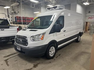 2017 Ford Cargo T-250 toit moyen 148 po PNBV de 9 000 lb porte cou in Boucherville, Quebec - 2 - w320h240px