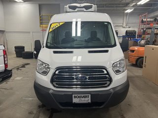 2017 Ford Cargo T-250 toit moyen 148 po PNBV de 9 000 lb porte cou in Boucherville, Quebec - 3 - w320h240px