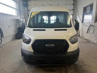 2021 Ford Cargo T-250 PA toit moyen 130 po PNBV de 9 070 lb in Boucherville, Quebec - 3 - w320h240px