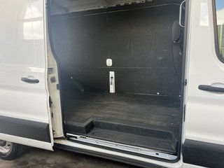 2021 Ford Cargo T-250 PA toit moyen 130 po PNBV de 9 070 lb in Boucherville, Quebec - 6 - w320h240px
