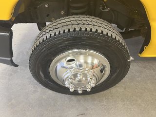 2017 Ford E-450 Super renforcé 176 po DRW in Boucherville, Quebec - 4 - w320h240px
