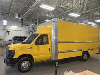 2017 Ford E-450 Super renforcé 176 po DRW in Boucherville, Quebec - 2 - w320h240px