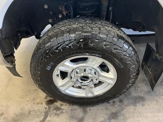 2017 Ford F-250 XLT cabine double 4RM 164 PO in Boucherville, Quebec - 5 - w320h240px