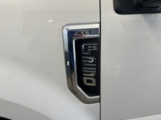 2017 Ford F-250 XLT cabine double 4RM 164 PO in Boucherville, Quebec - 6 - w320h240px