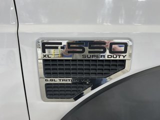 2009 Ford F-550 Cab ord 2RM empat 201po cab à essieu 120po XL in Boucherville, Quebec - 6 - w320h240px