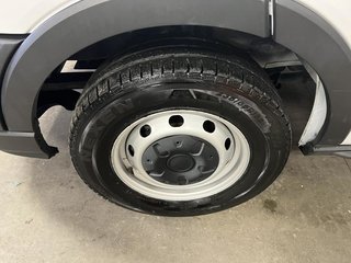 2021 Ford TRANSIT T-250 PA toit moyen 148 po PNBV de 9 070 lb in Boucherville, Quebec - 4 - w320h240px