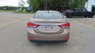 Hyundai ELANTRA SE BERLINE 2015 à Les Escoumins, Québec - 5 - w320h240px