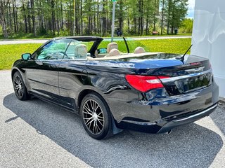 Chrysler 200 CONVERTIBLE / V6 / JAMAIS SORTI L'HIVER / 2011 à Thetford Mines, Québec - 6 - w320h240px