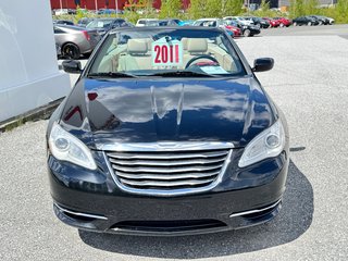 Chrysler 200 CONVERTIBLE / V6 / JAMAIS SORTI L'HIVER / 2011 à Thetford Mines, Québec - 2 - w320h240px