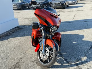 HARLEY DAV FLHXSE STAGE 2 / CVO / IMPECCABLE / ENTRETIEN A JOUR chez le concessionnaire / PRET POUR LA SAISON 2017 à Thetford Mines, Québec - 2 - w320h240px