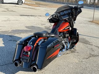 HARLEY DAV FLHXSE STAGE 2 / CVO / IMPECCABLE / ENTRETIEN A JOUR chez le concessionnaire / PRET POUR LA SAISON 2017 à Thetford Mines, Québec - 4 - w320h240px