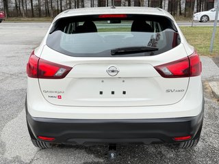 2017 Nissan Qashqai SV AWD / BAS KILOS / AUBAINE A SAISIR !!! / in Thetford Mines, Quebec - 6 - w320h240px