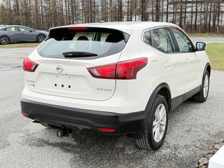 2017 Nissan Qashqai SV AWD / BAS KILOS / AUBAINE A SAISIR !!! / in Thetford Mines, Quebec - 5 - w320h240px