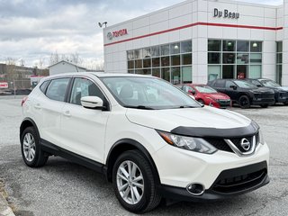2017 Nissan Qashqai SV AWD / BAS KILOS / AUBAINE A SAISIR !!! / in Thetford Mines, Quebec - 3 - w320h240px