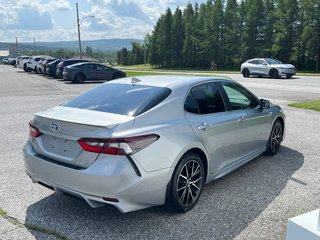 2021  Camry HYBRID / SE / PNEUS NEUF / MAGS / TRÈS PROPRE in Thetford Mines, Quebec - 5 - w320h240px