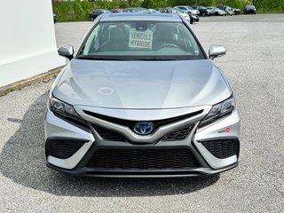Toyota Camry HYBRIDE SE + TOIT OUVRANT / MAGS 18 / 1 SEUL PROPRIÉTAIRE / WOW 2022 à Thetford Mines, Québec - 2 - w320h240px