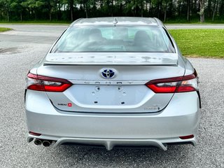 Toyota Camry HYBRIDE SE + TOIT OUVRANT / MAGS 18 / 1 SEUL PROPRIÉTAIRE / WOW 2022 à Thetford Mines, Québec - 5 - w320h240px