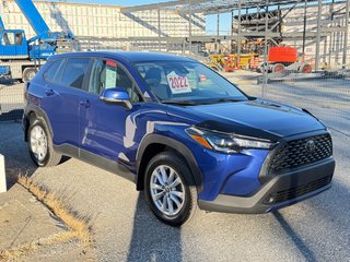 Toyota Corolla Cross LE AWD / FREINS AV + PNEUSs NEUFS / 2022 à Thetford Mines, Québec - 3 - w320h240px