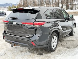 2020 Toyota Highlander LE AWD / 8 PASSAGERS / HITCH TOYOTA / in Thetford Mines, Quebec - 4 - w320h240px