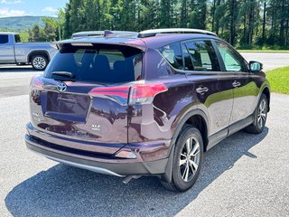 2018 Toyota RAV4 XLE AWD / 60,000KM WOW ! MOINS CHER DU NET / in Thetford Mines, Quebec - 4 - w320h240px