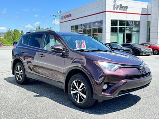 2018 Toyota RAV4 XLE AWD / 60,000KM WOW ! MOINS CHER DU NET / in Thetford Mines, Quebec - 3 - w320h240px