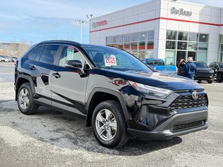 Toyota RAV4 XLE AWD / HITCH TOYOTA / TAG / ÉTAT NEUF !!! / 2025 à Thetford Mines, Québec - 3 - w320h240px