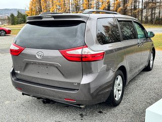 2016 Toyota Sienna LE 8 PLACES / HYPER PROPRE / BIEN ENTRETENU / in Thetford Mines, Quebec - 4 - w320h240px