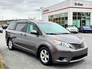 2016 Toyota Sienna LE 8 PLACES / HYPER PROPRE / BIEN ENTRETENU / in Thetford Mines, Quebec - 3 - w320h240px
