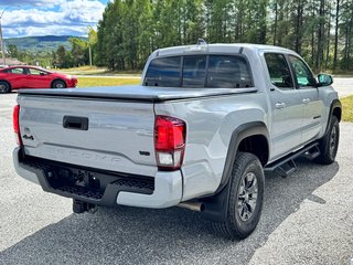Toyota Tacoma DOUBLE CAB 4X4 TRAIL SHORT BOX / COMME NEUF !! / 2021 à Thetford Mines, Québec - 4 - w320h240px