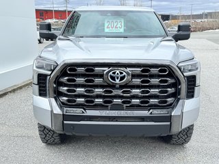 Toyota Tundra PLATINUM HYBRIDE / TOWING PACKAGE / LIFT KIT + PNEUS WRANGLER / ATTACHE SELETTE 2023 à Thetford Mines, Québec - 2 - w320h240px
